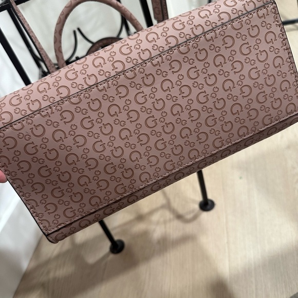 New Guess Blush Mauve Logo Satchel Lock Bag Crossbody adjustable Strap - Picture 13 of 13